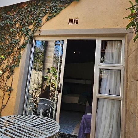 Old Vic Travellers Inn Nelspruit Mbombela Dış mekan fotoğraf