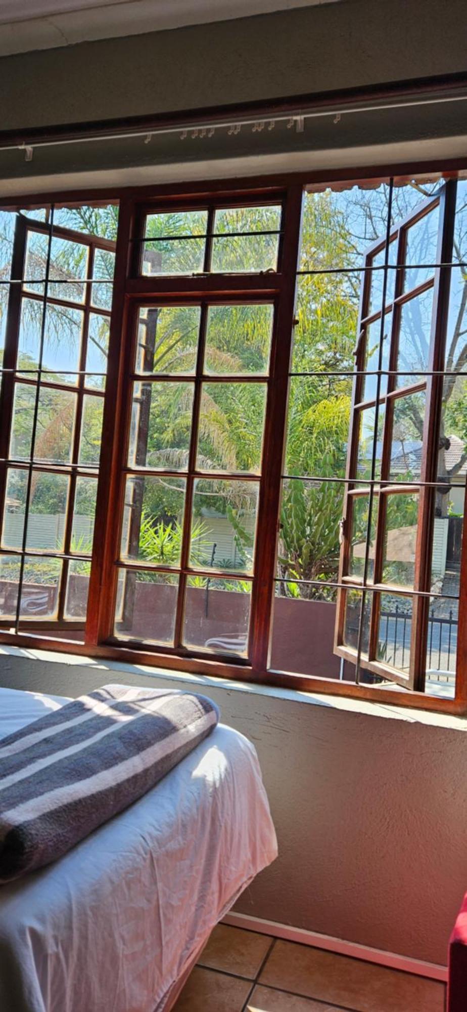 Old Vic Travellers Inn Nelspruit Mbombela Dış mekan fotoğraf