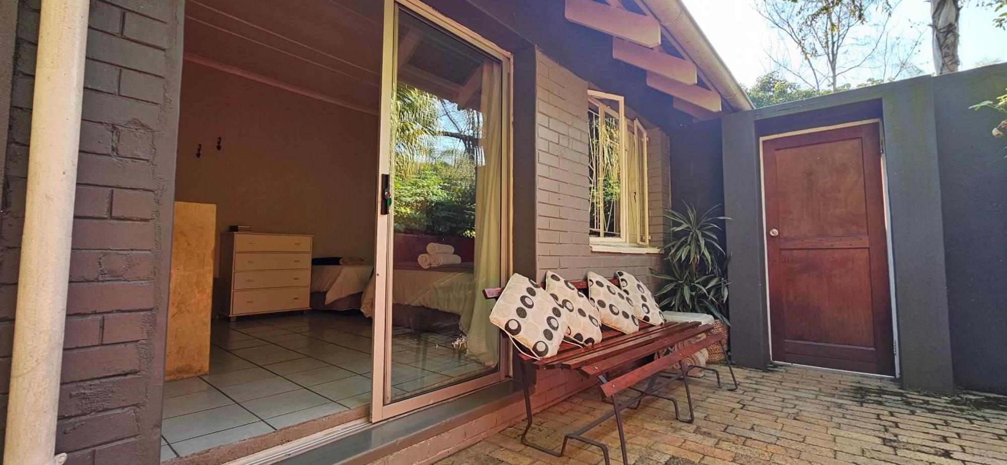 Old Vic Travellers Inn Nelspruit Mbombela Dış mekan fotoğraf