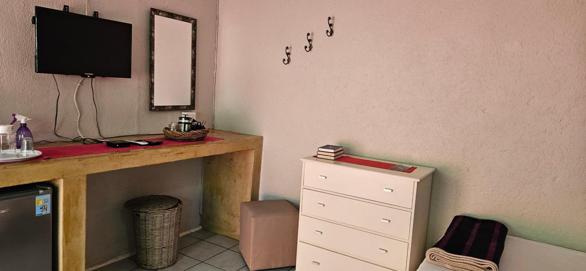 Old Vic Travellers Inn Nelspruit Mbombela Dış mekan fotoğraf