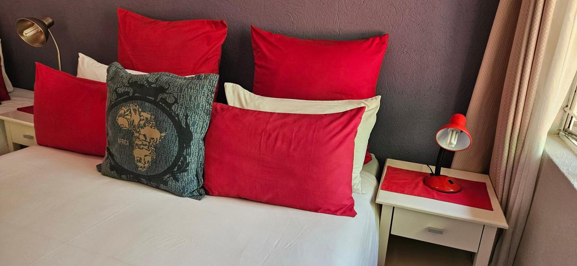 Old Vic Travellers Inn Nelspruit Mbombela Dış mekan fotoğraf