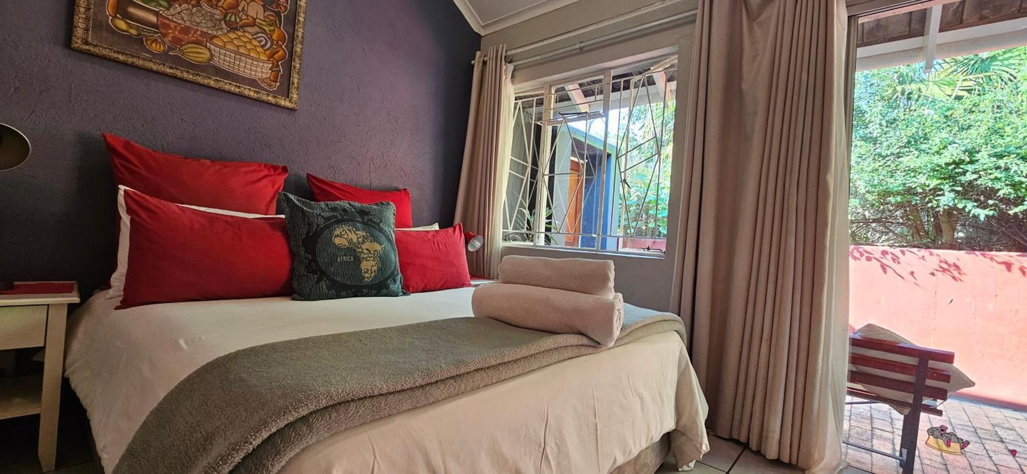 Old Vic Travellers Inn Nelspruit Mbombela Dış mekan fotoğraf
