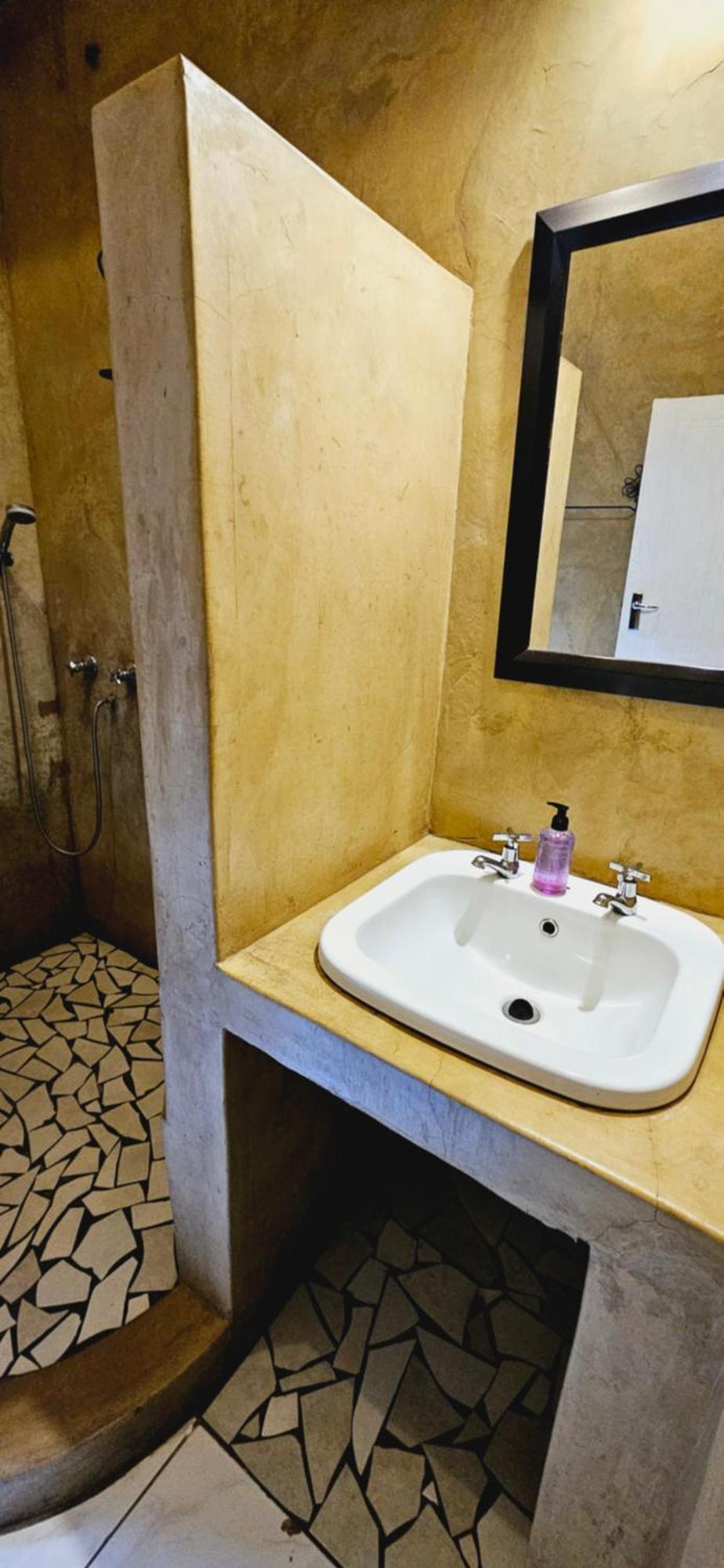 Old Vic Travellers Inn Nelspruit Mbombela Dış mekan fotoğraf