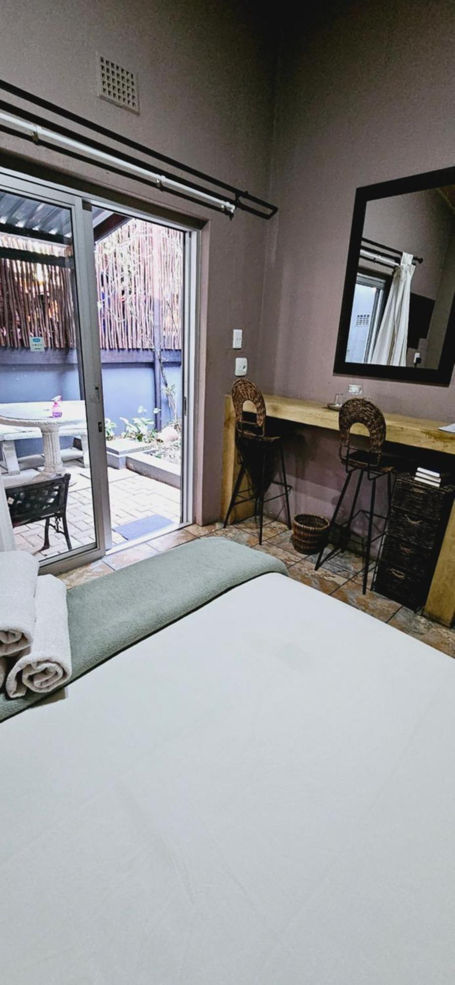 Old Vic Travellers Inn Nelspruit Mbombela Dış mekan fotoğraf