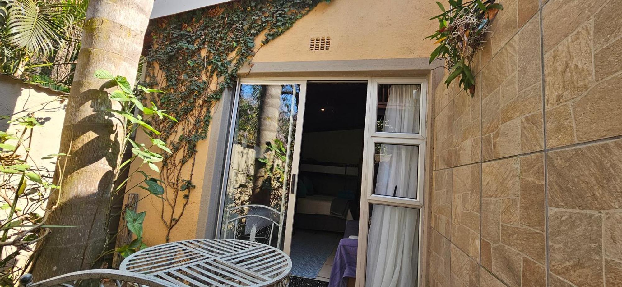 Old Vic Travellers Inn Nelspruit Mbombela Dış mekan fotoğraf