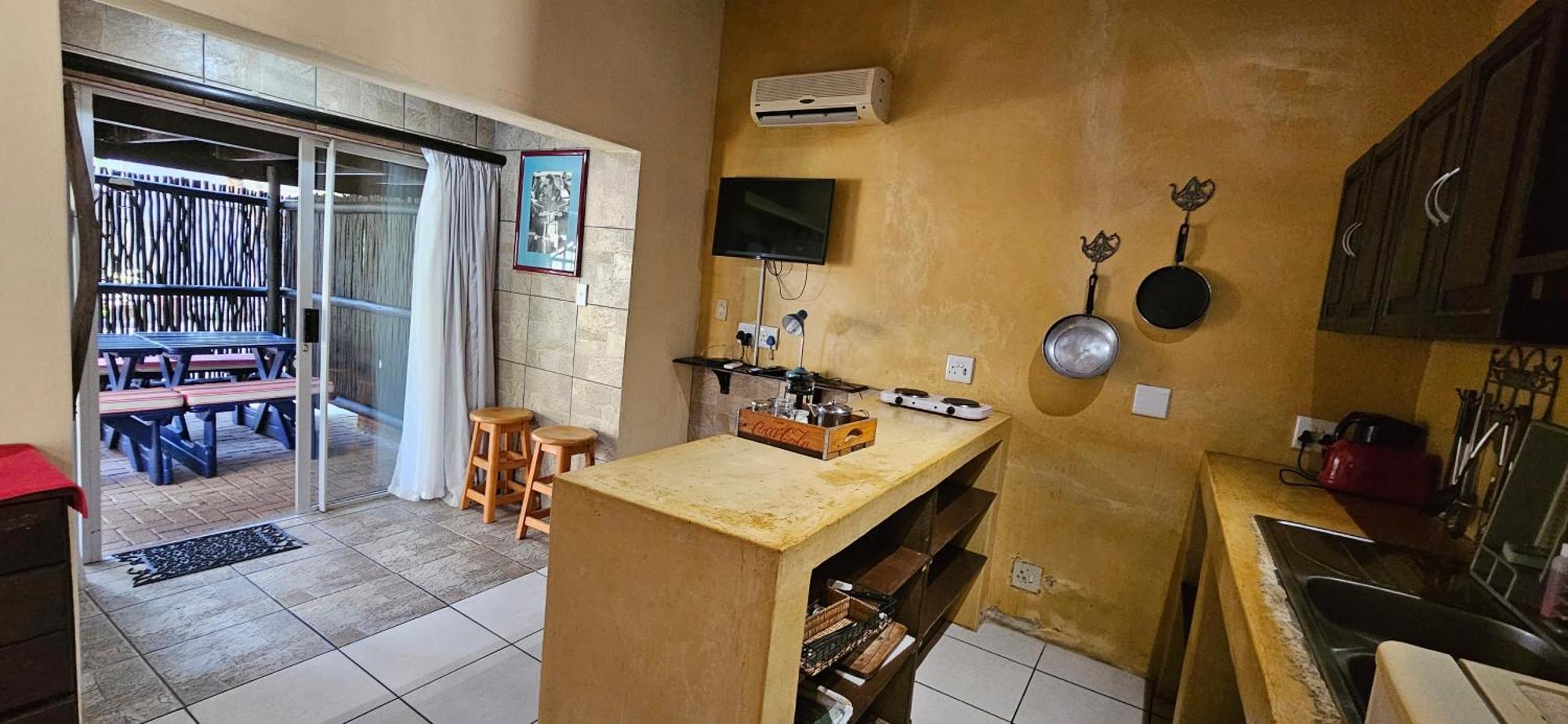 Old Vic Travellers Inn Nelspruit Mbombela Dış mekan fotoğraf