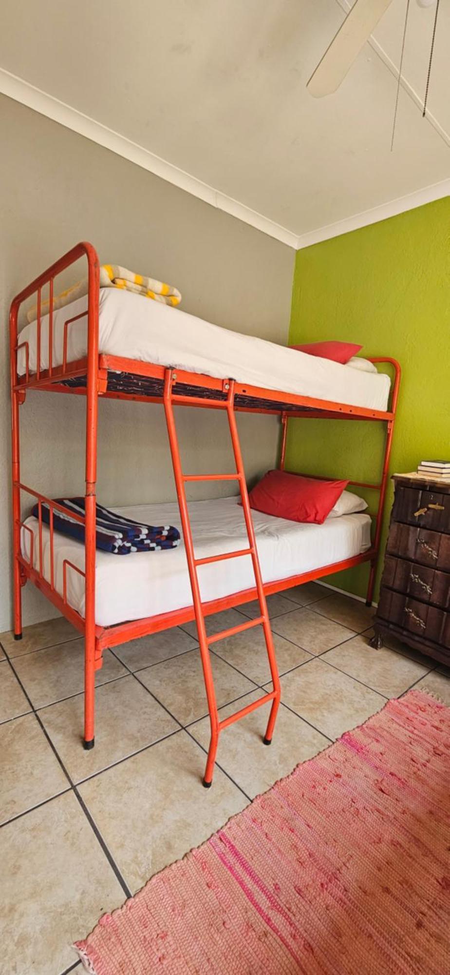 Old Vic Travellers Inn Nelspruit Mbombela Dış mekan fotoğraf
