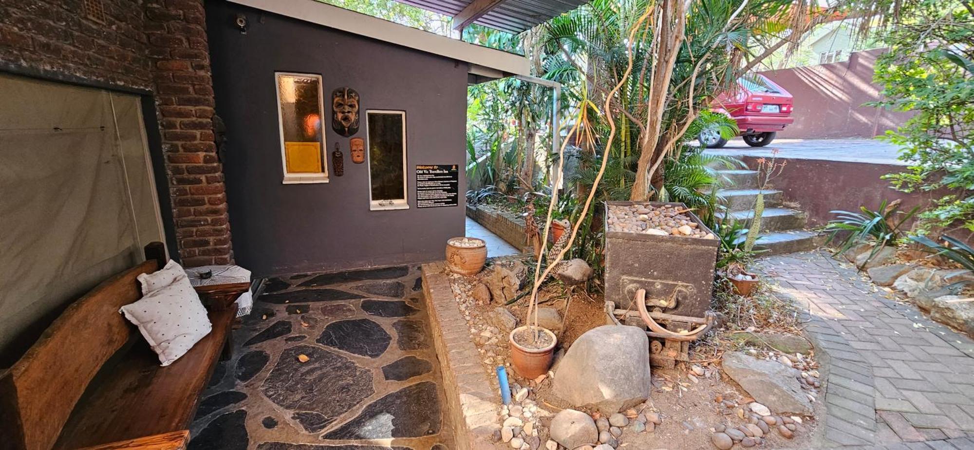 Old Vic Travellers Inn Nelspruit Mbombela Dış mekan fotoğraf