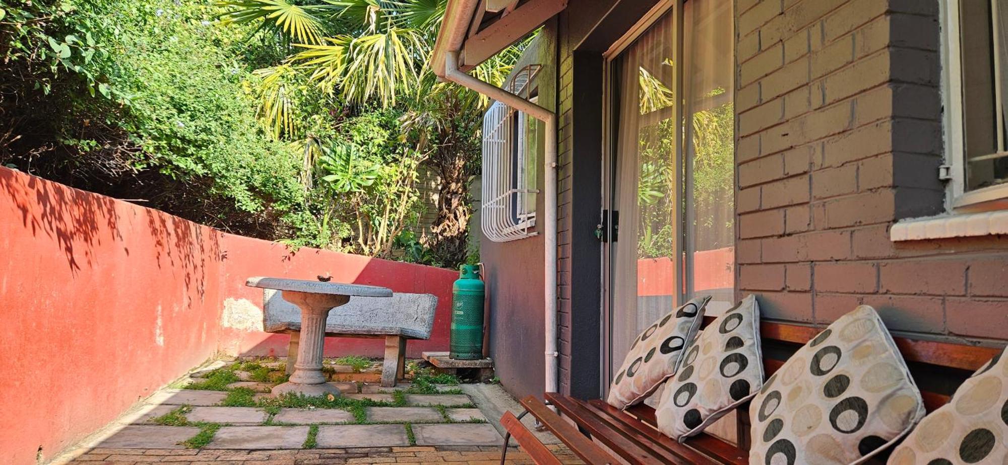 Old Vic Travellers Inn Nelspruit Mbombela Dış mekan fotoğraf