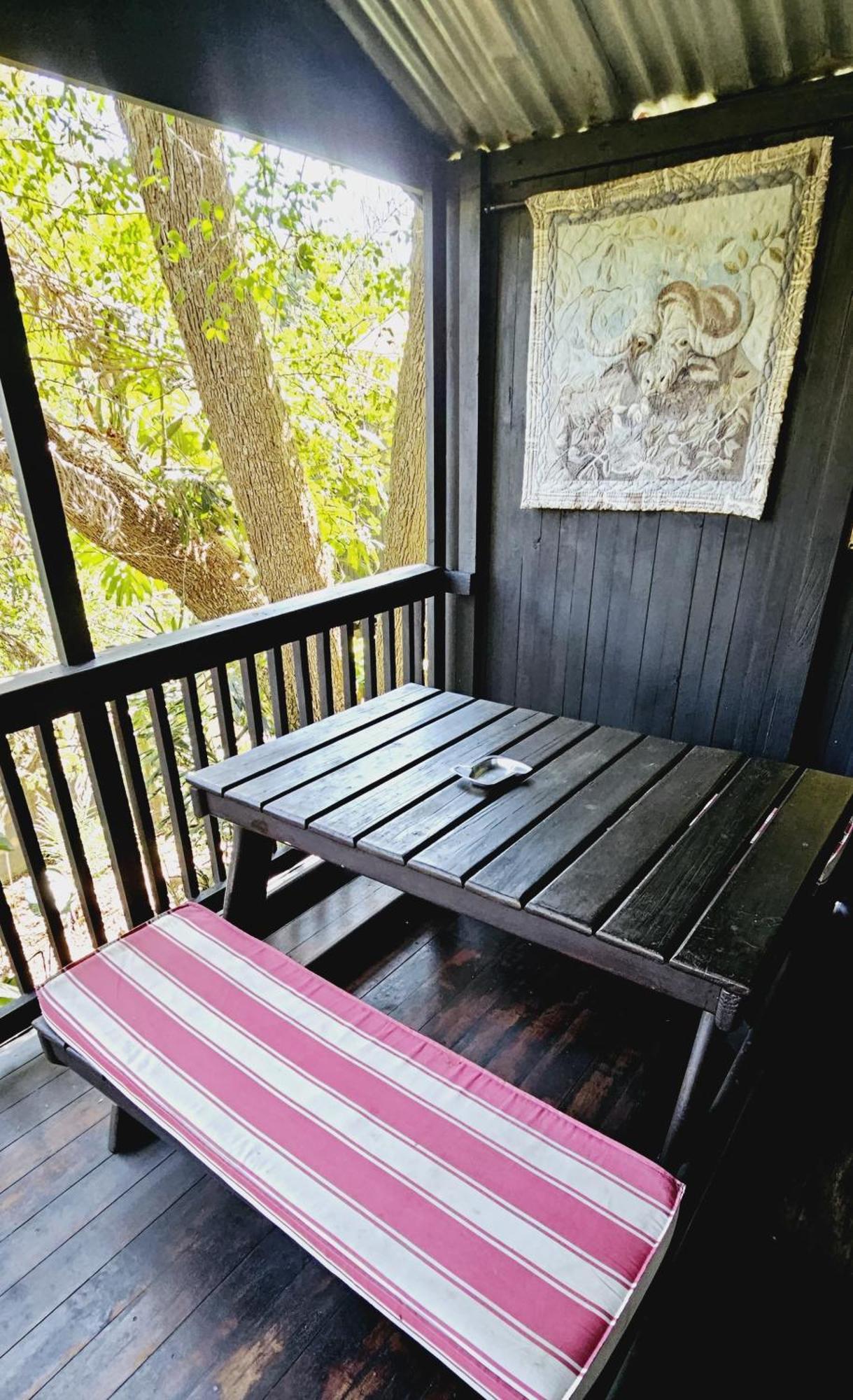 Old Vic Travellers Inn Nelspruit Mbombela Dış mekan fotoğraf